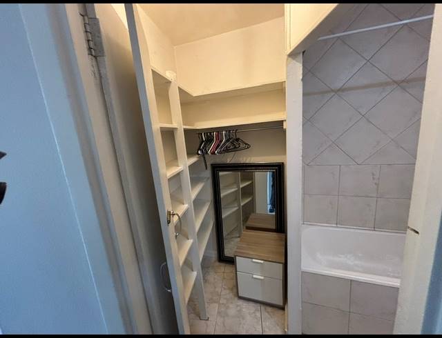 0.5 BEDROOM APARTMENT TO LET IN VREDEHOEK